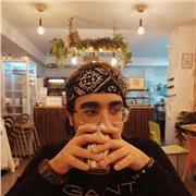 Profesor de inglés completamente apto para dar clases hasta nivel C1 a personas de todas las edades.